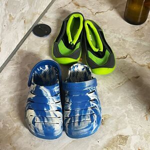 Lot boys water shoes Sz 11/12